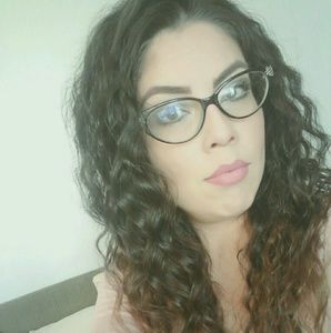 Meet your Posher, Yesenia